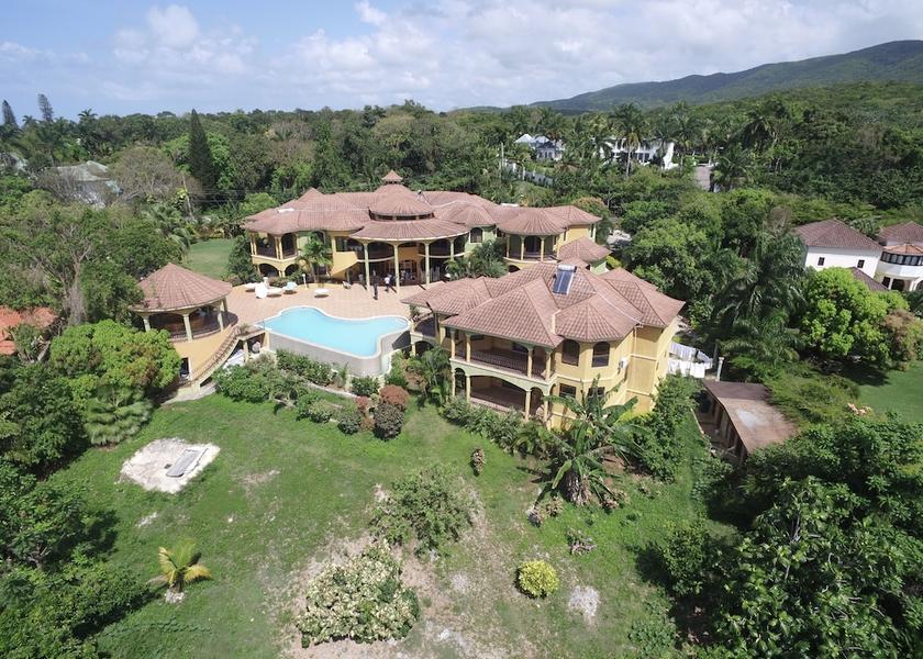 Saint James Montego Bay Exterior Detail