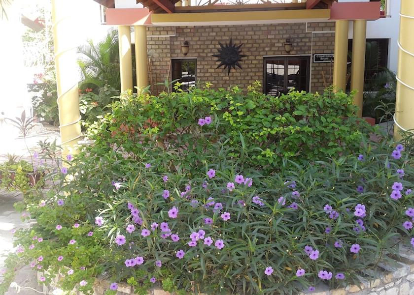  Port-au-Prince Facade