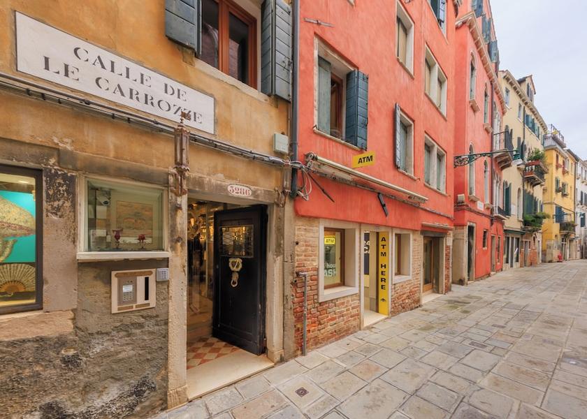 Veneto Venice Entrance