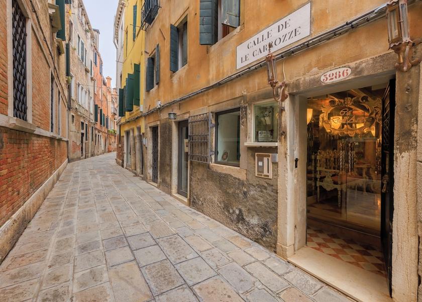 Veneto Venice Entrance