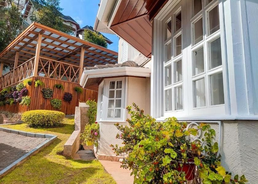 São Paulo State Campos do Jordão Front of property