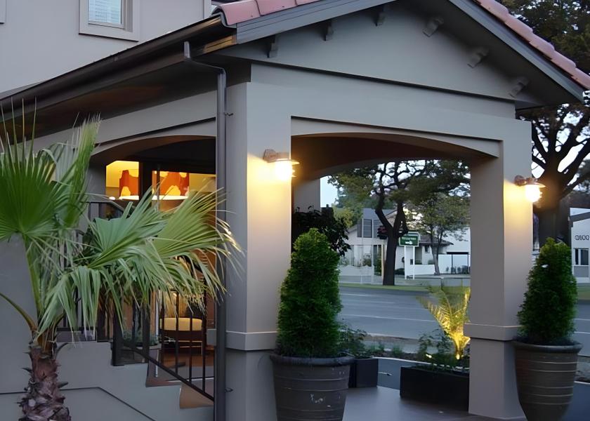 Canterbury Christchurch Hotel Exterior