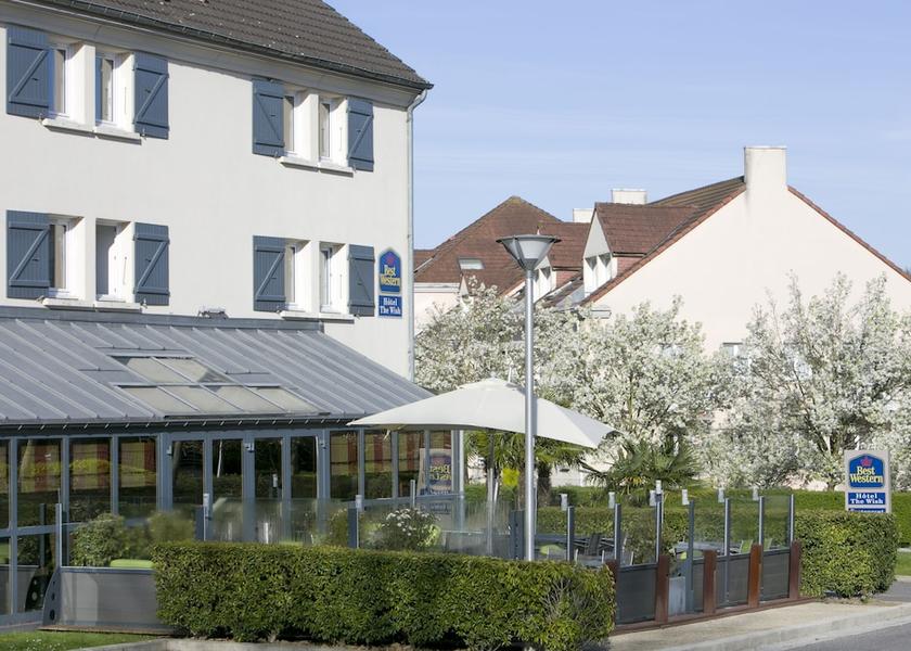 Ile-de-France Guyancourt Entrance