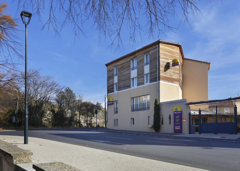 Provence - Alpes - Cote d'Azur Apt Entrance