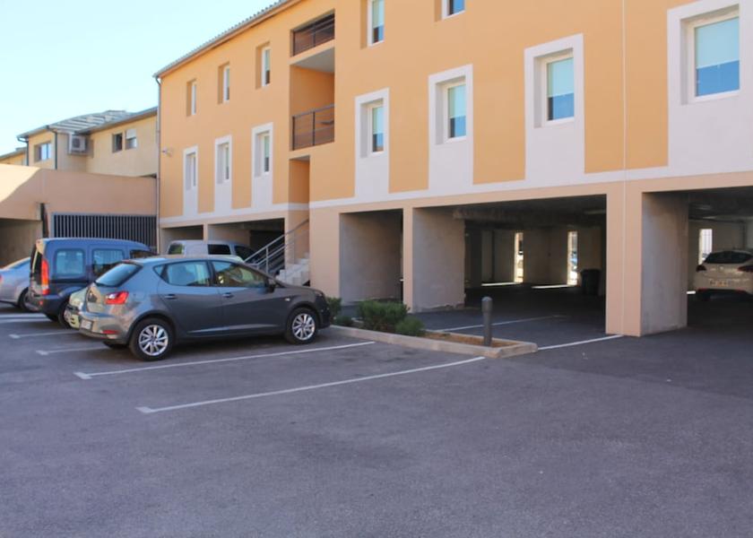 Provence - Alpes - Cote d'Azur Apt Parking