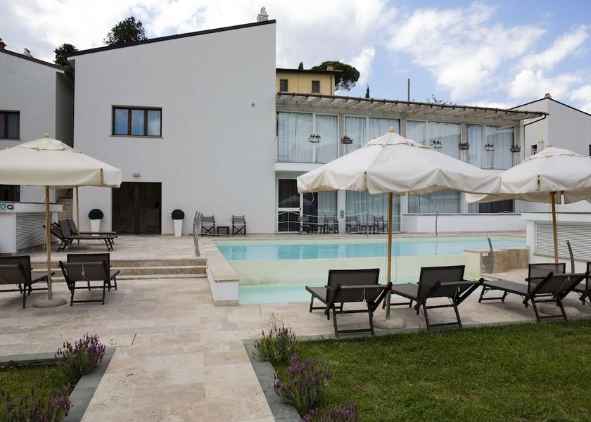 Tuscany Pelago Exterior Detail
