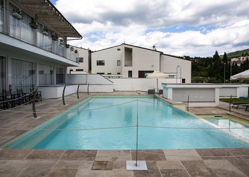 Tuscany Pelago Exterior Detail