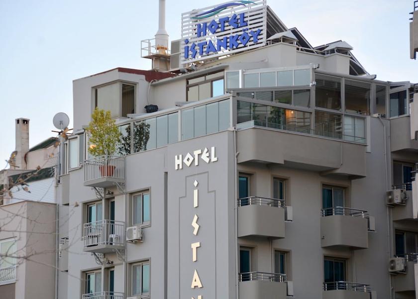 Aydin Kuşadası Front of property