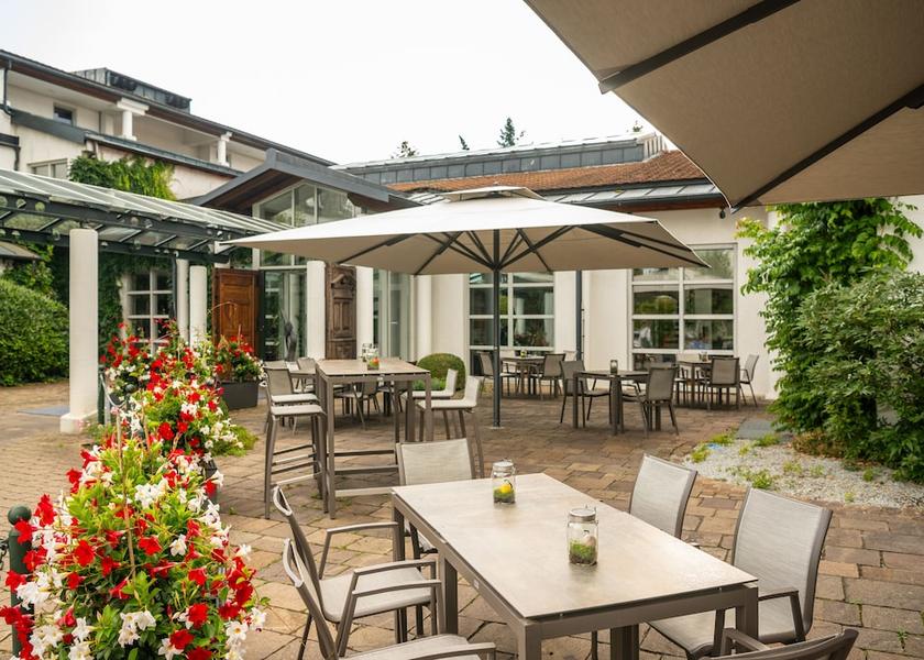 Bavaria Herzogenaurach Bar (on property)