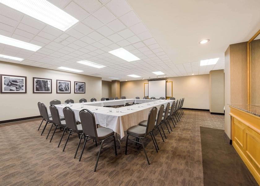 Ontario Newmarket Meeting Room