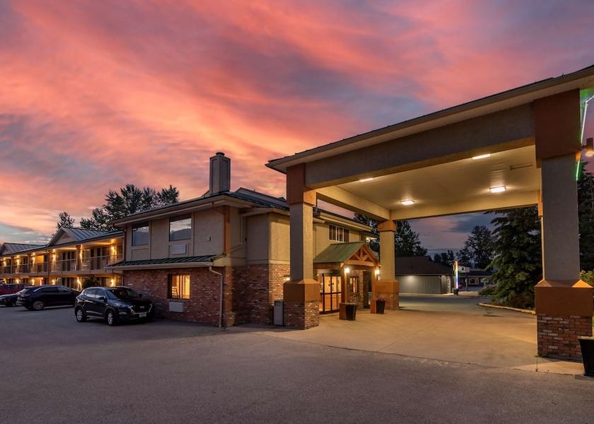 British Columbia Salmon Arm Exterior