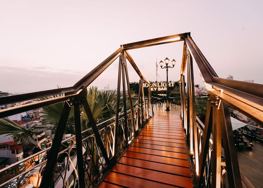  Hanoi Bar (on property)