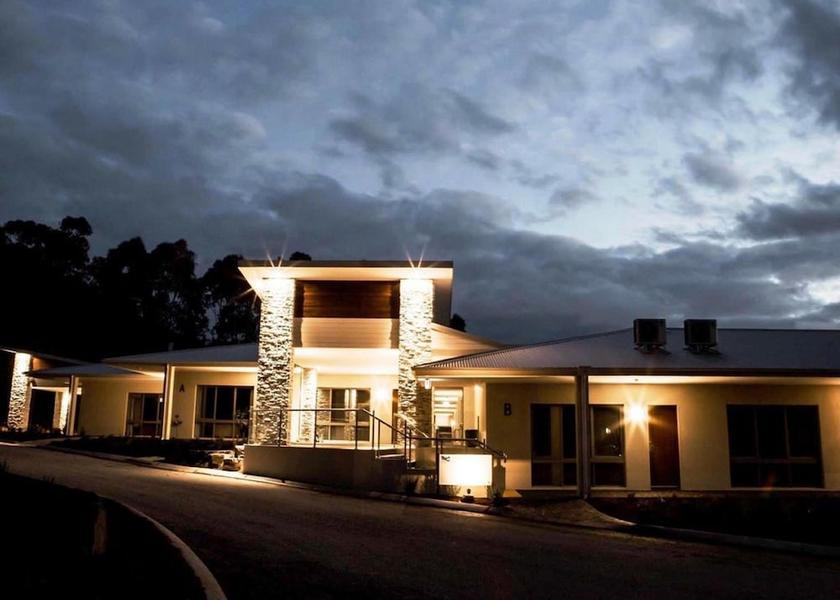 Victoria Mooroolbark Facade