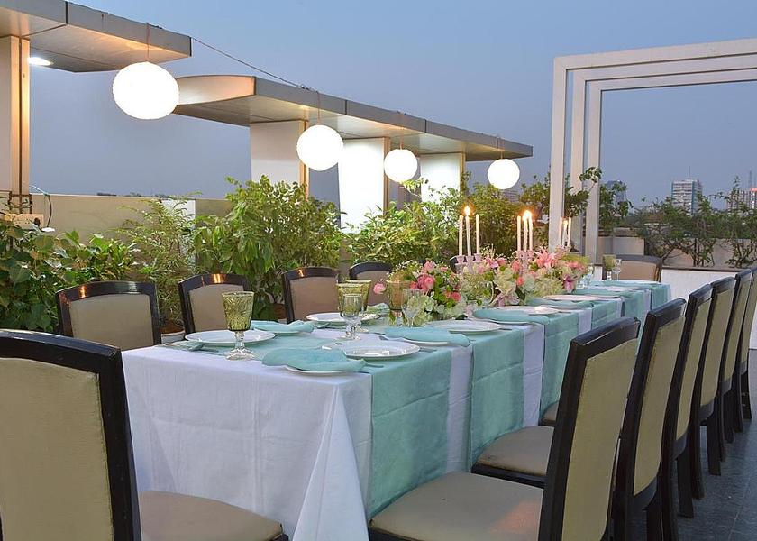 Delhi Delhi Food & Dining