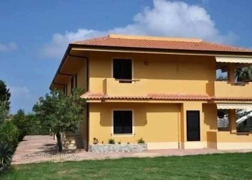 Calabria Zambrone Exterior Detail