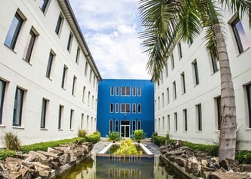  Port-au-Prince Courtyard