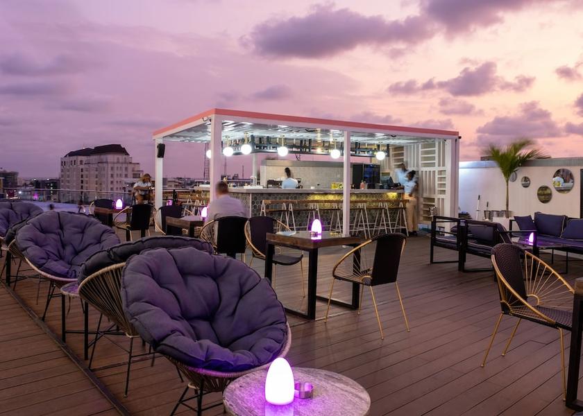 Lagos Lagos Bar (on property)