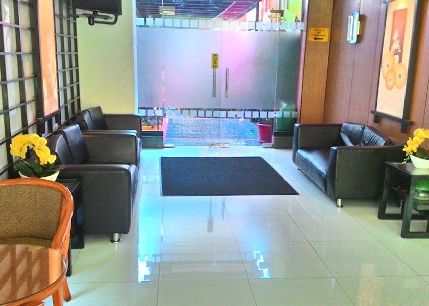  San Juan Lobby sitting area