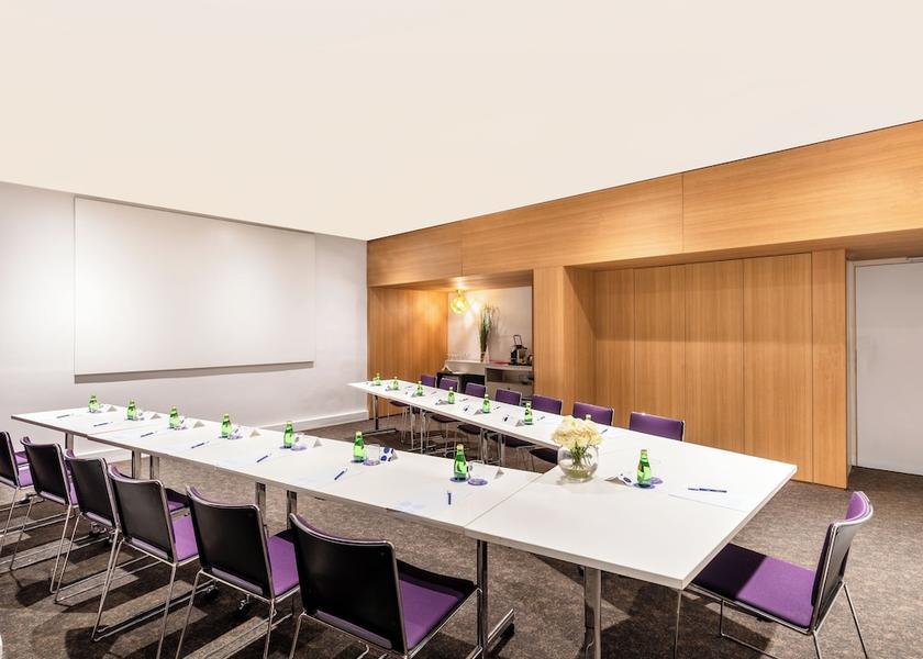  Abidjan Meeting Room