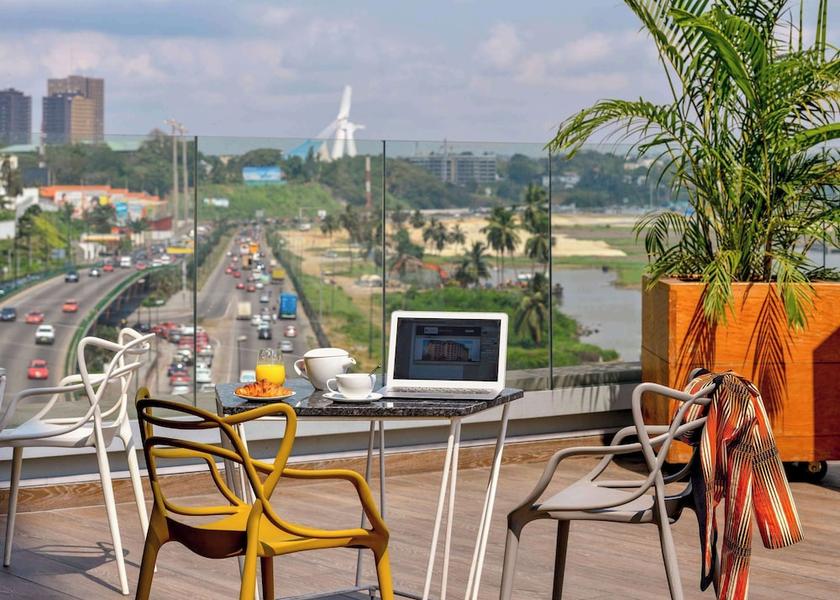 Abidjan Abidjan Bar (on property)