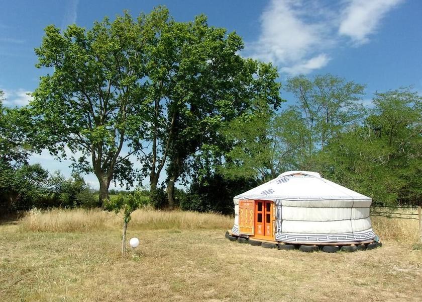Occitanie Claira Exterior Detail