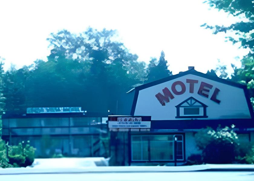 British Columbia Surrey Hotel Exterior