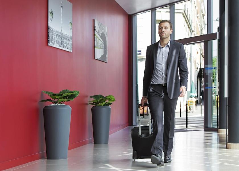 Île-de-France Clichy Lobby