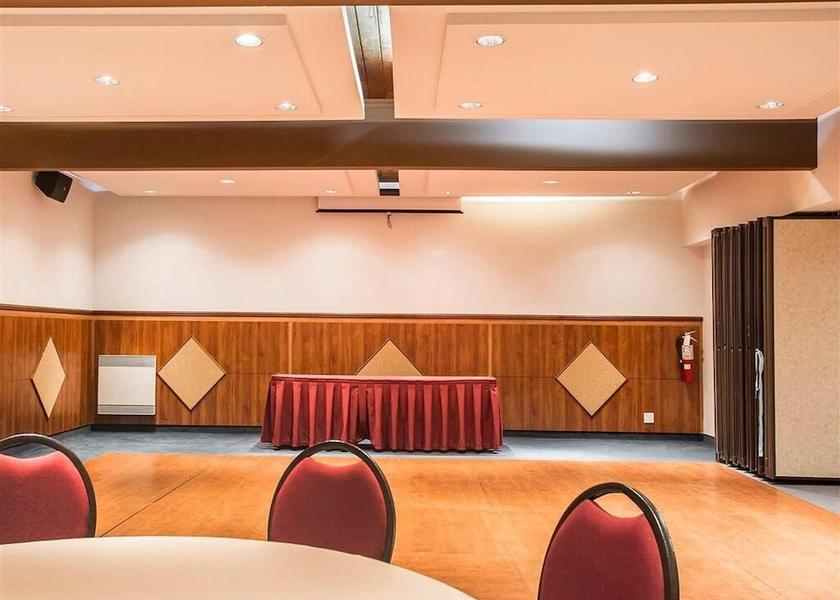 Quebec Forestville Meeting Room