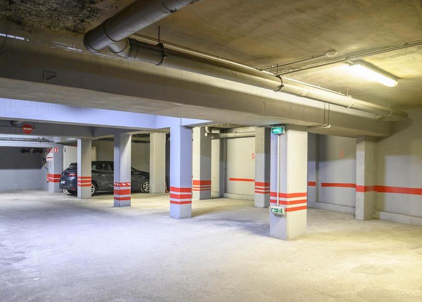 Occitanie Nîmes Parking