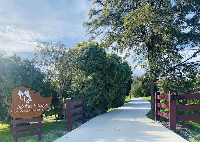 Victoria Dixons Creek Entrance