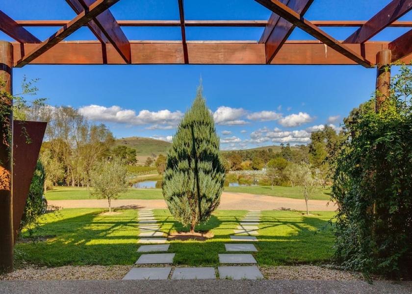 Victoria Dixons Creek Interior Entrance