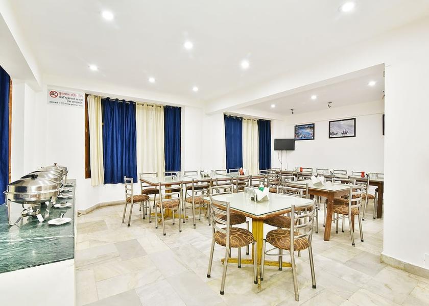 Himachal Pradesh Manali Family dining