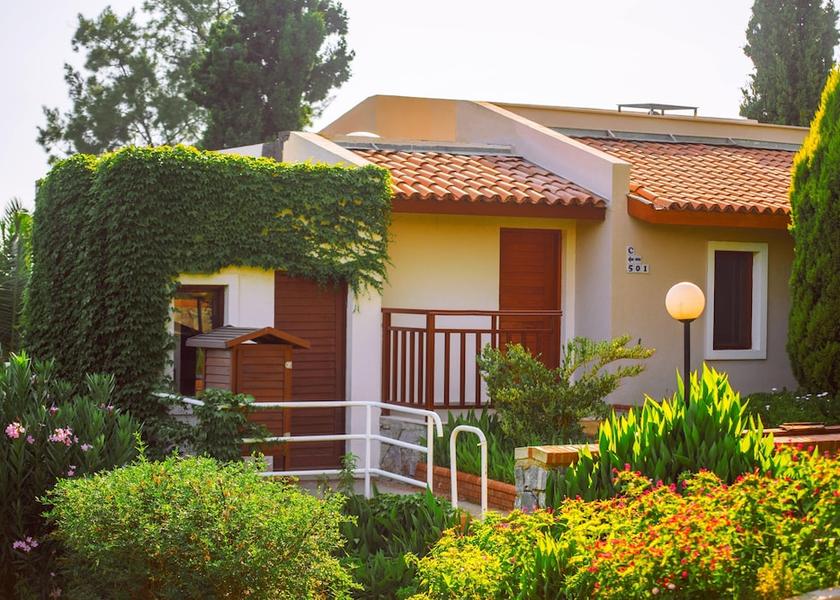 Aydin Kuşadası Front of property