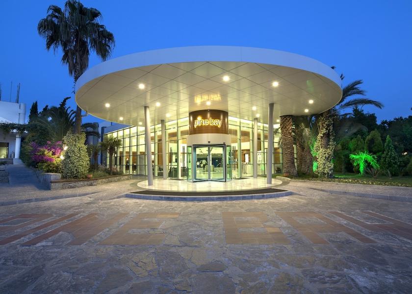 Aydin Kuşadası Front of property