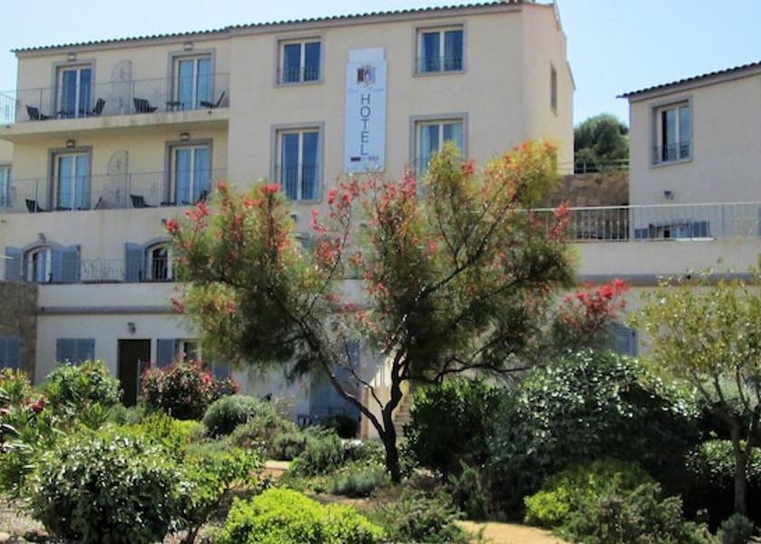 Corsica Serra-di-Ferro Facade