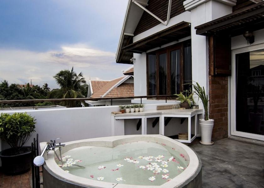 Siem Reap Siem Reap Deep Soaking Bathtub