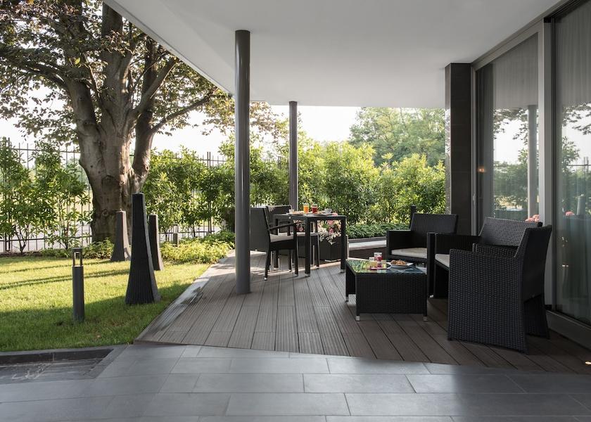 Lombardy Parabiago Porch