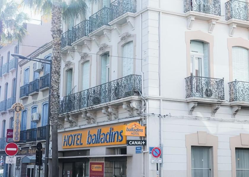 Occitanie Perpignan Front of property