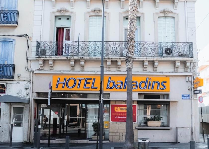 Occitanie Perpignan Front of property