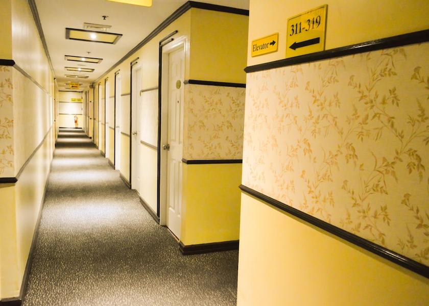  Manila Hallway