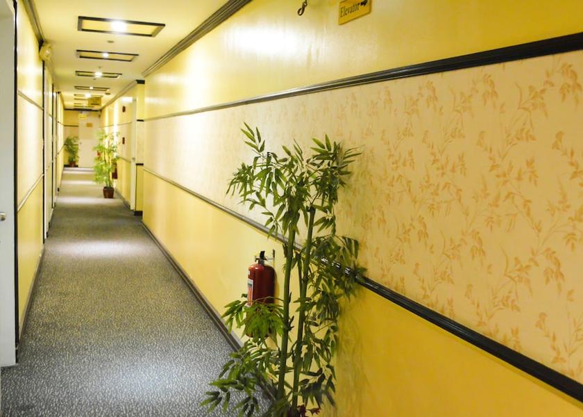  Manila Hallway