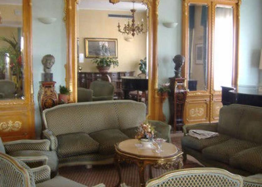  Borgo Maggiore Lobby