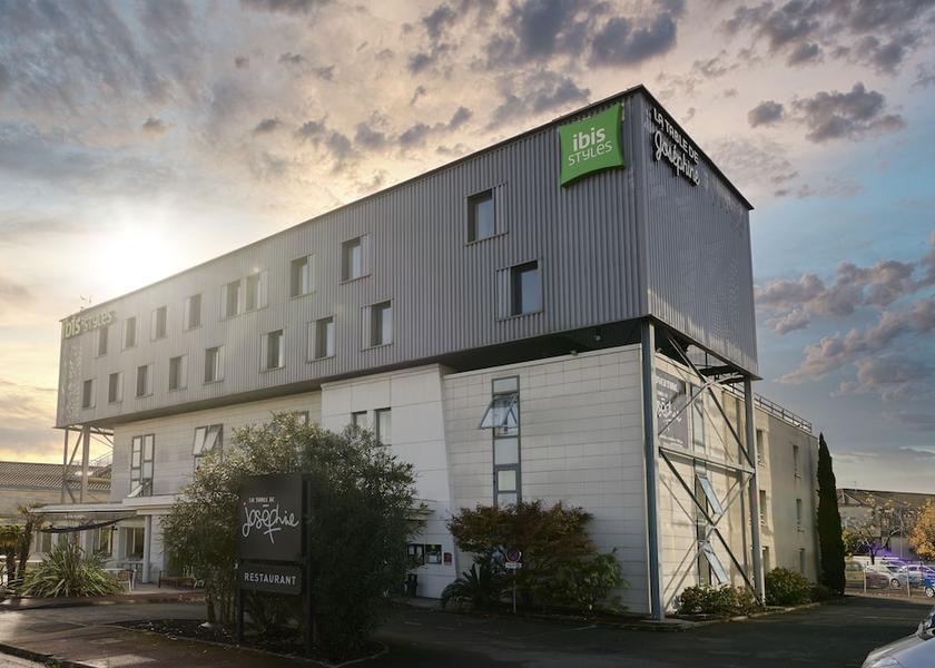 Nouvelle-Aquitaine Begles Facade