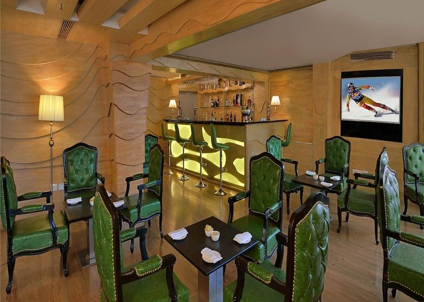 Delhi Delhi Bar (on property)