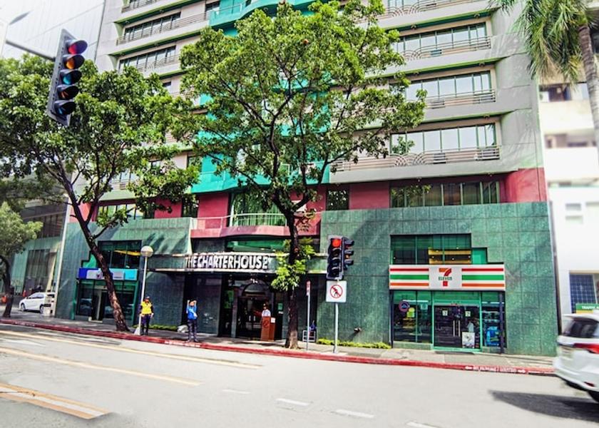  Makati Front of property