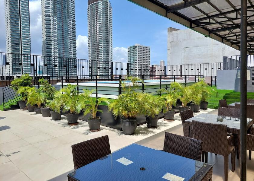  Makati Rooftop pool