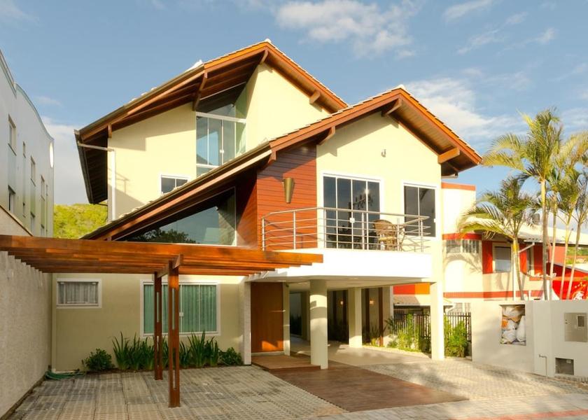 Santa Catarina Bombinhas Exterior Detail