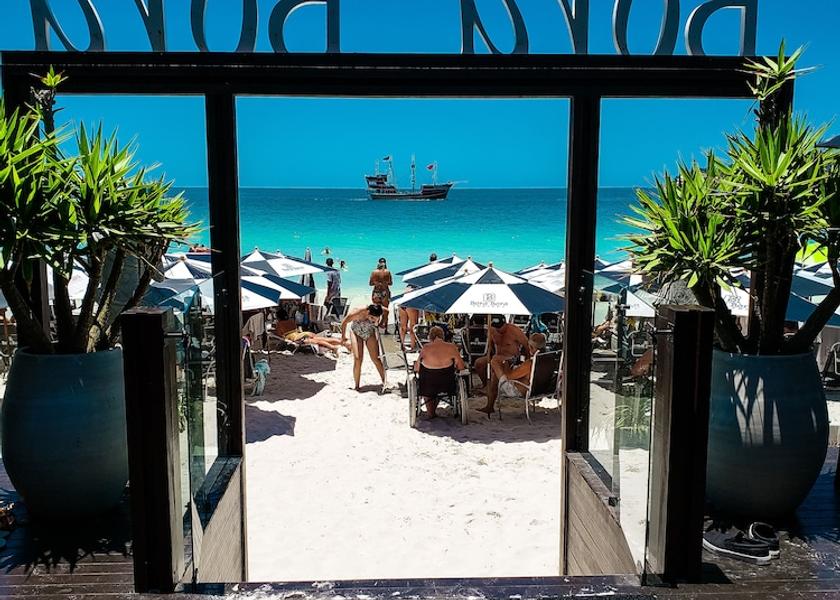 Santa Catarina Bombinhas Beach bar