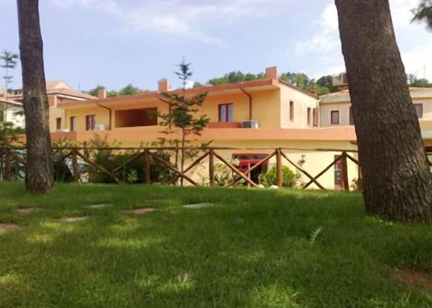 Calabria Filadelfia Property Grounds
