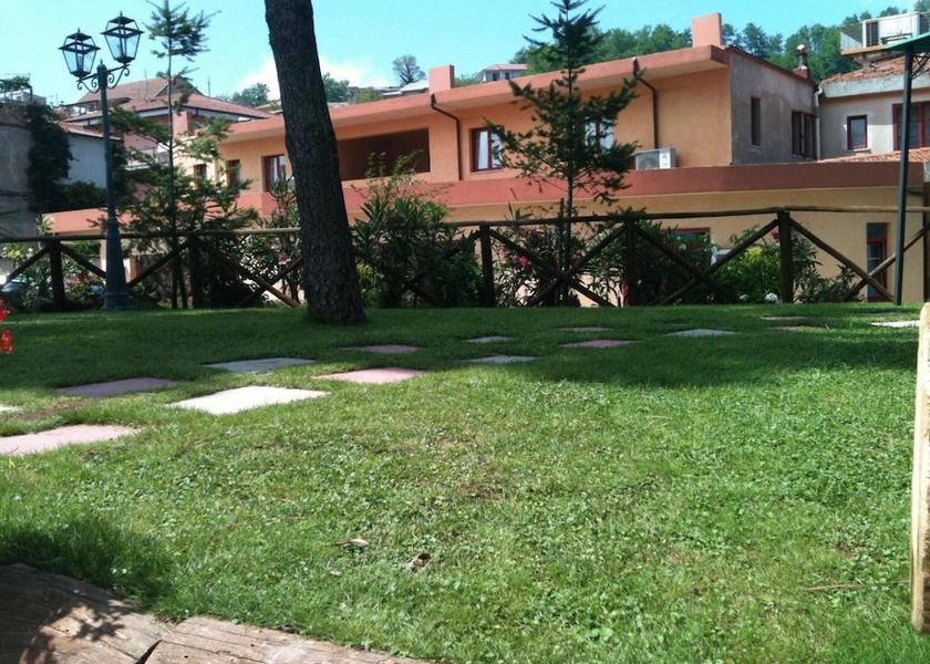 Calabria Filadelfia Property Grounds